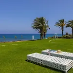 Beachfront Dream Villa *