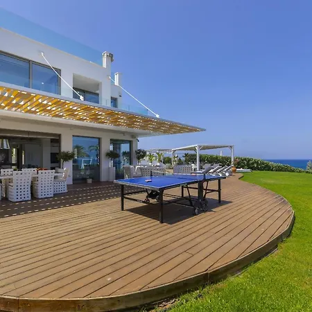 Beachfront Dream Villa *