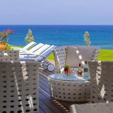 Beachfront Dream Villa *