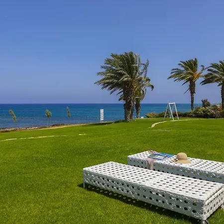 Beachfront Dream Villa *