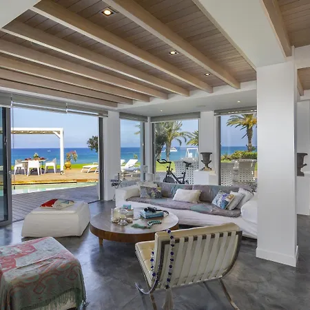 Beachfront Dream Villa *