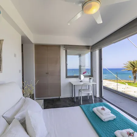 Beachfront Dream Villa *