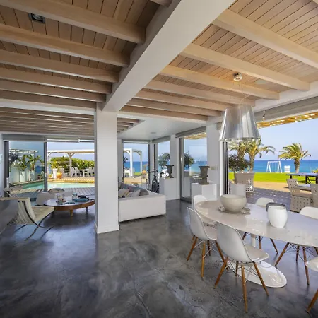 Beachfront Dream Villa *