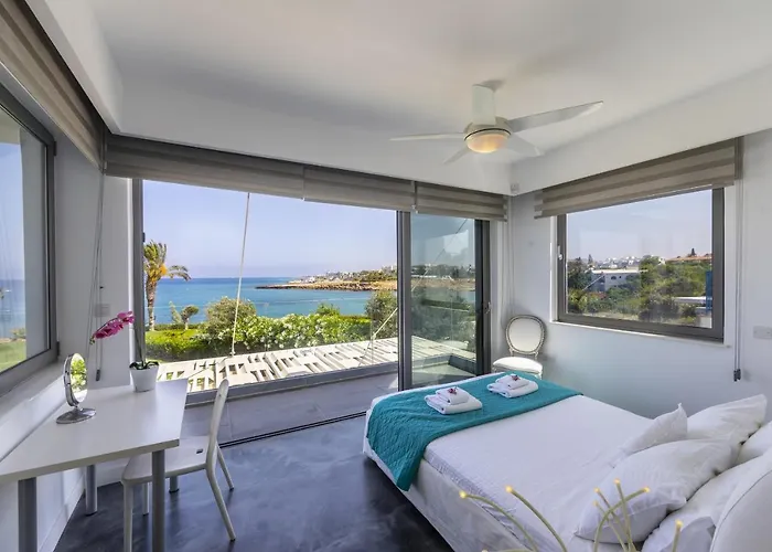 Willa Beachfront Dream Protaras