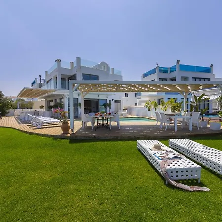 Beachfront Dream Villa *